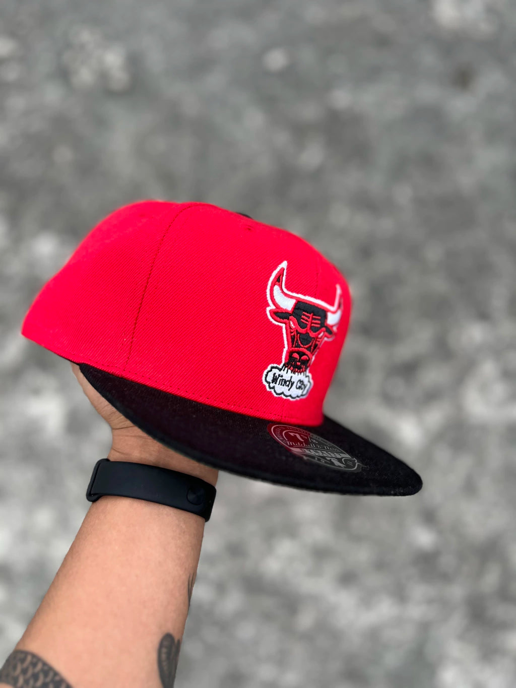 DYNASTY FITTED MITCHELL & NESS CHICAGO BULLS (RED / BLACK) HAT