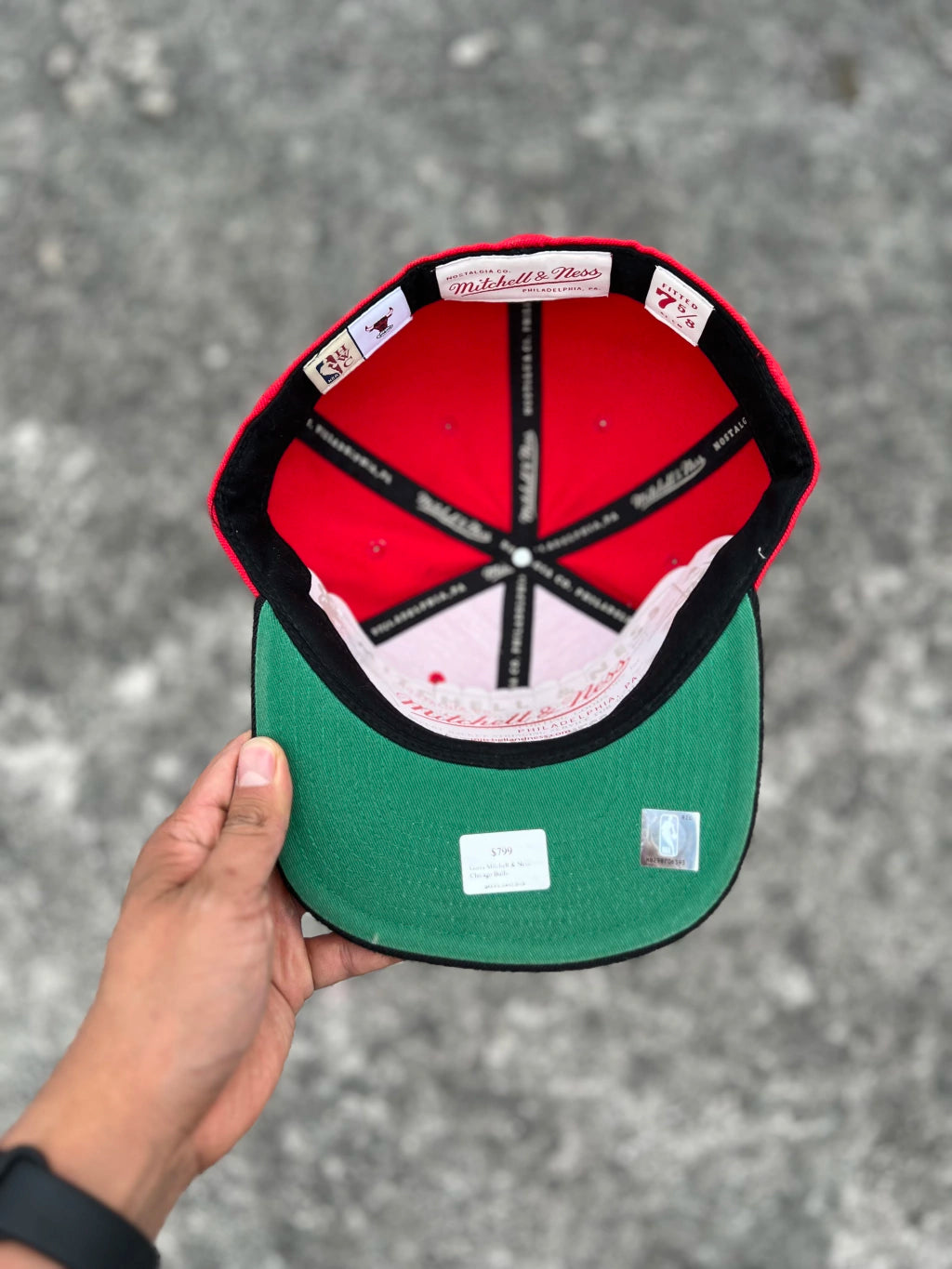 DYNASTY FITTED MITCHELL & NESS CHICAGO BULLS (RED / BLACK) HAT