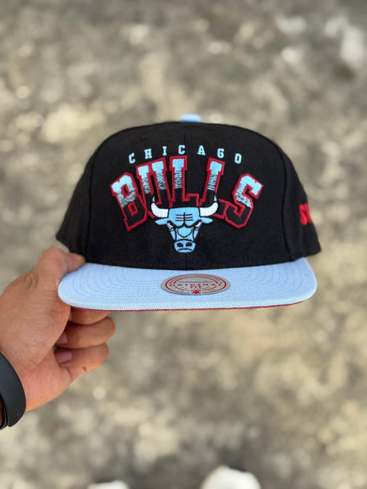 ORIGINAL FIT MITCHELL & NESS CHICAGO BULLS SNAPBACK B/B HAT